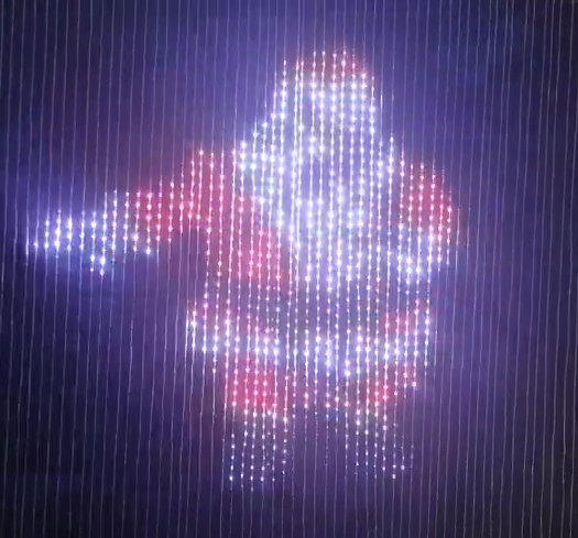 커튼콜처럼 조경 디자인을 변화시키는 RGB 조명